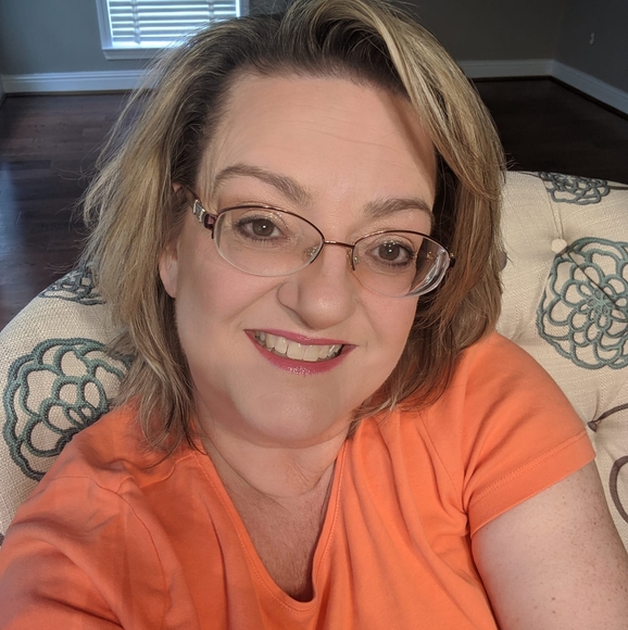 Profile Picture of Tracy Mcannally (@wantit2bewild) on Poshmark