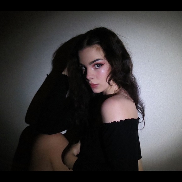 Profile Picture of Elizabeth Fehlner (@bobbryaropoly) on Poshmark