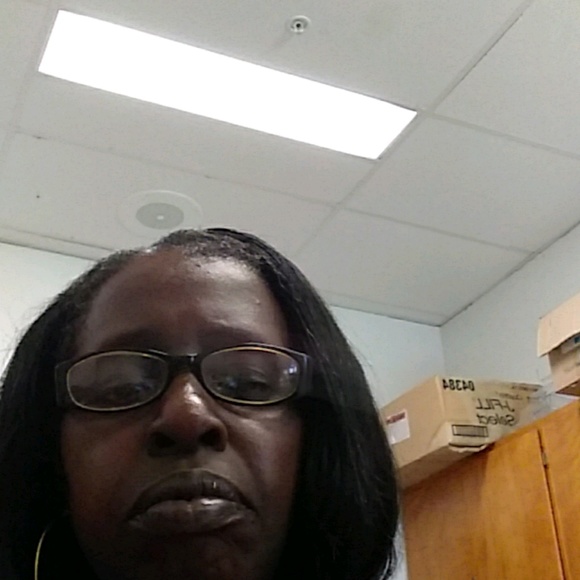Profile Picture of Dorothy Brewer (@dorothybrewer) on Poshmark