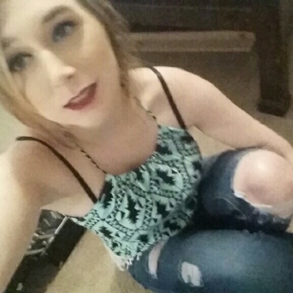 Profile Picture of Karah Rohan (@kayypaigeyy) on Poshmark