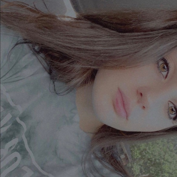 Profile Picture of Mandy Richardson (@richardsonmanda) on Poshmark