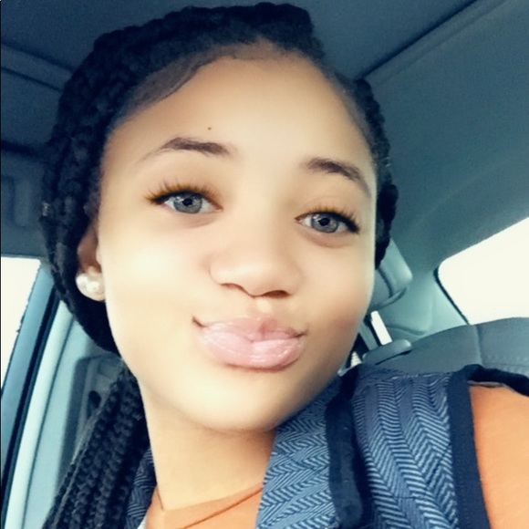 Profile Picture of Mikayla Horton (@mikaylayh1) on Poshmark