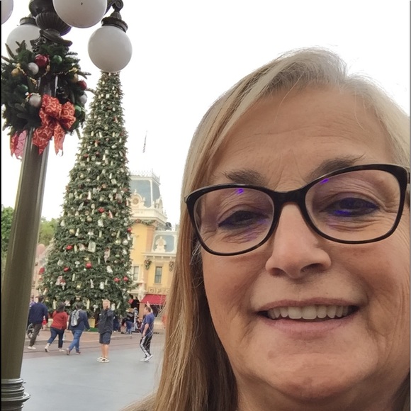 Profile Picture of Carla Ferguson (@itachesmom) on Poshmark