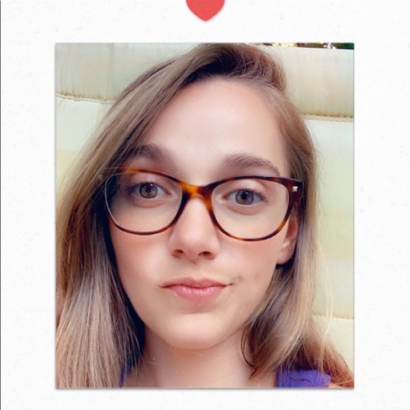 Profile Picture of Ashley Kupfer (@ashleykupfer) on Poshmark