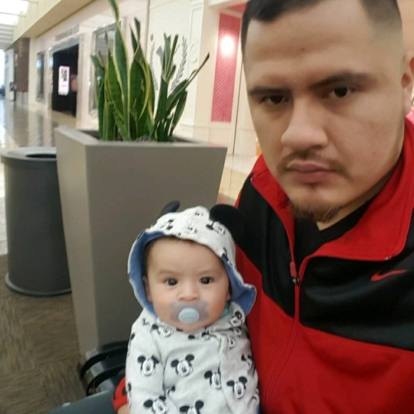 Profile Picture of Crystal Lezama (@clezama91) on Poshmark