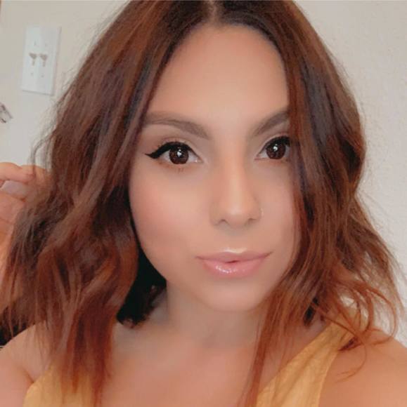 Profile Picture of Iris Cisneros (@irisdc19) on Poshmark