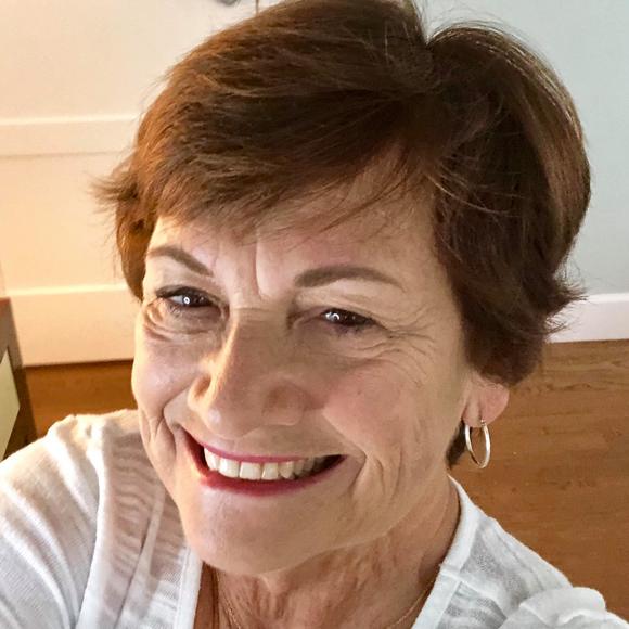 Profile Picture of Loretta Thompson (@lorettathomp712) on Poshmark