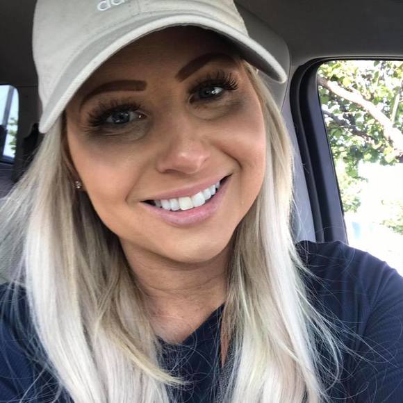 Profile Picture of Ali Limbert (@alysau6) on Poshmark