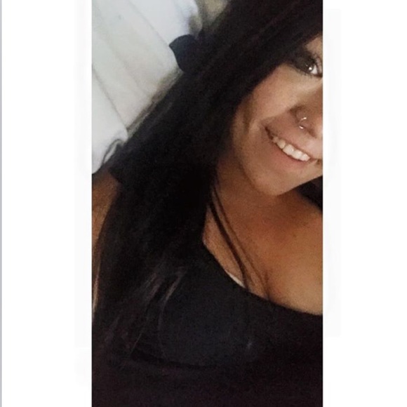 Profile Picture of Brittany Edgmand (@bedgmand) on Poshmark