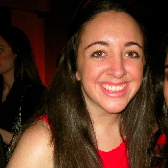 Profile Picture of Erin Higgins (@ehiggins921) on Poshmark