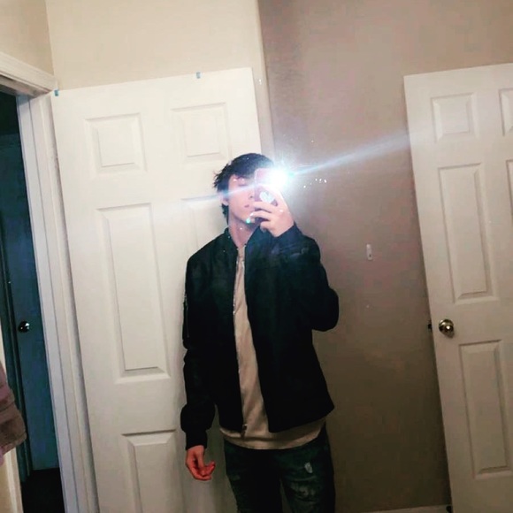 Profile Picture of Brandon Wicker (@bkwicker01) on Poshmark