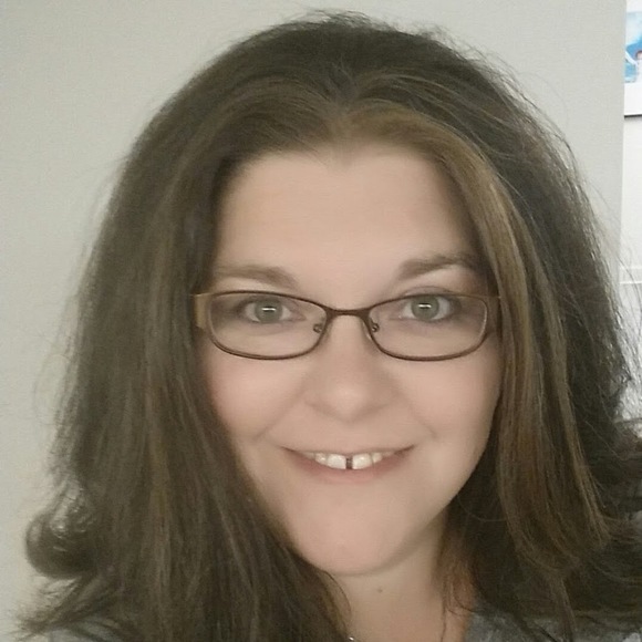 Profile Picture of Amanda Stubblefield (@amandastubblefi) on Poshmark