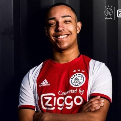 Profile Picture of Victor Dos Santos (@AjaxTore77) on Twitter