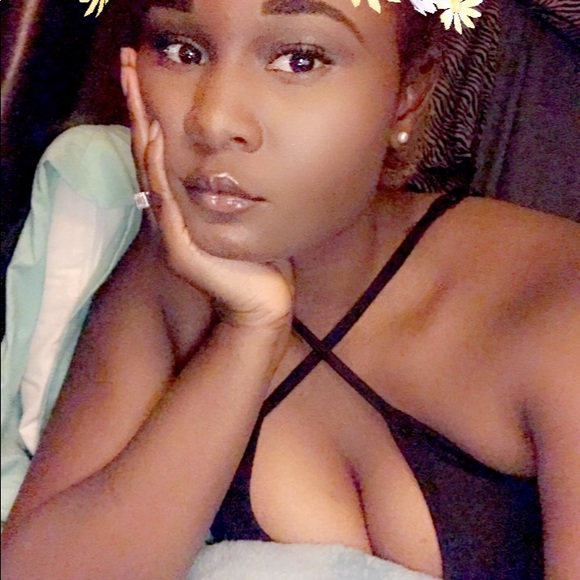 Profile Picture of Yolanda Pittman (@ladyy_) on Poshmark