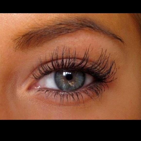 Profile Picture of Jackie Onativia (@jackiee6) on Poshmark