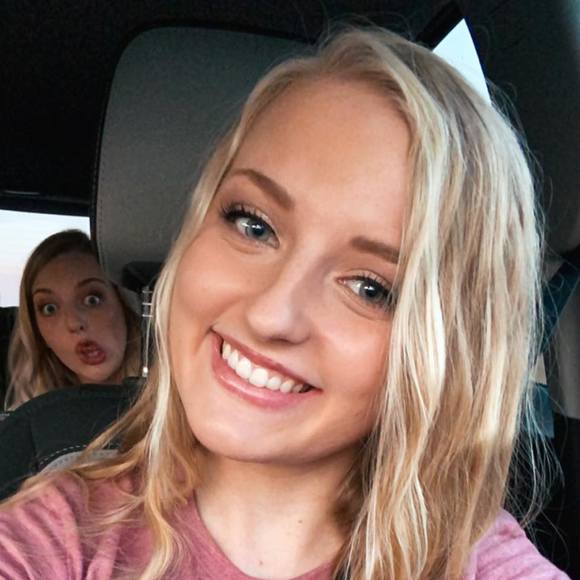 Profile Picture of Hanna Allen (@hannaallen) on Poshmark