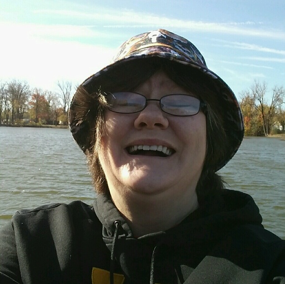 Profile Picture of Tawni Hays (@tawnisioux) on Poshmark