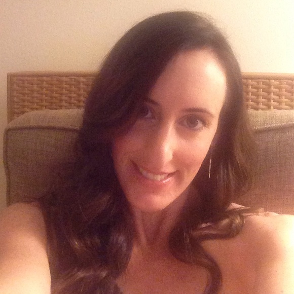 Profile Picture of Lisa Hudson (@lisahud) on Poshmark