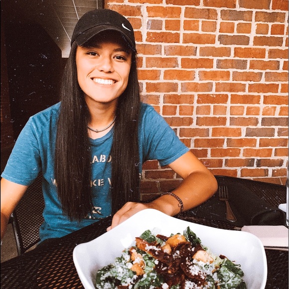 Profile Picture of Daniella Murguia (@daniellamurguia) on Poshmark