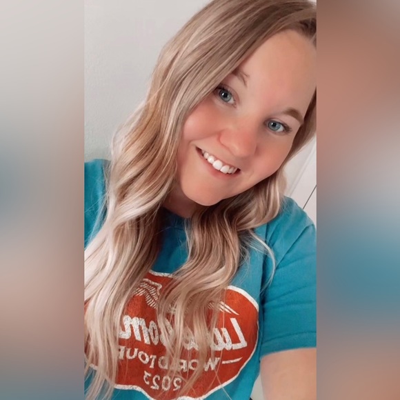 Profile Picture of Desteny Knauth (@knauthd101) on Poshmark