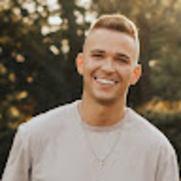 Profile Picture of Travis Vickers (@travisvickers0) on Poshmark