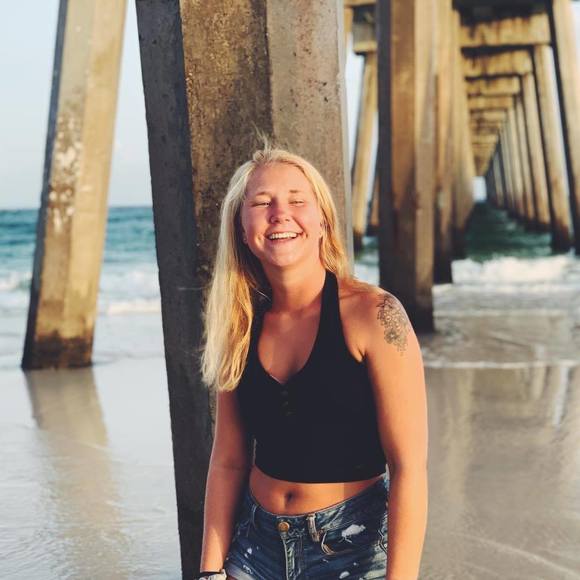 Profile Picture of Madison Batchik (@mbatchik11) on Poshmark