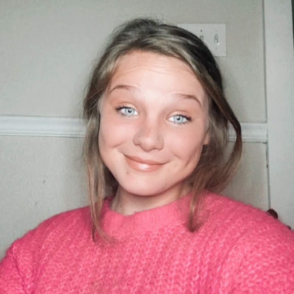 Profile Picture of Ashlan Shriver (@ashriver1487) on Poshmark