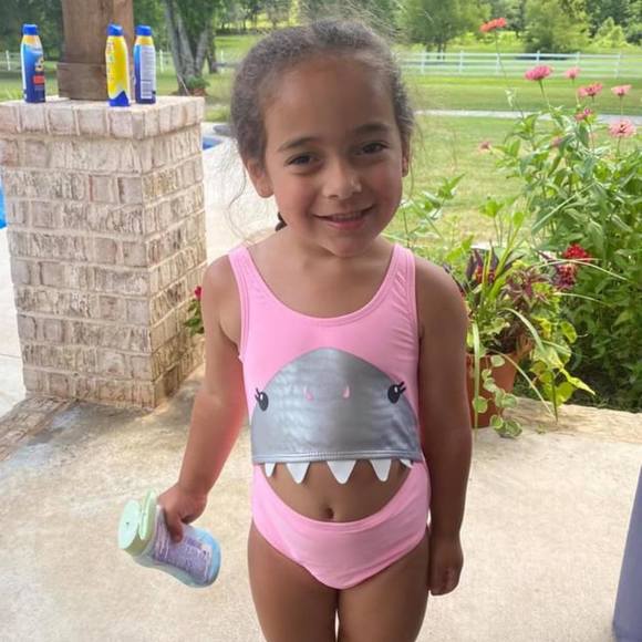 Profile Picture of Haley Castillo (@hduncan6708) on Poshmark