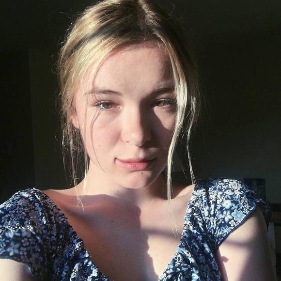 Profile Picture of Julia Alguire (@juliaalguire) on Poshmark