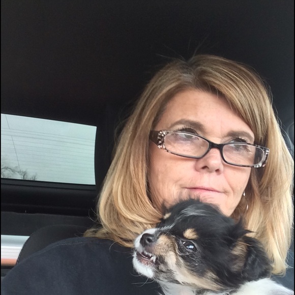 Profile Picture of Lori Deen (@loriddeen01) on Poshmark