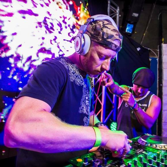 Profile Picture of Chris Nicholson (@djcsn) on Poshmark