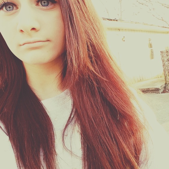 Profile Picture of Katie Smallen (@smallenk02) on Poshmark