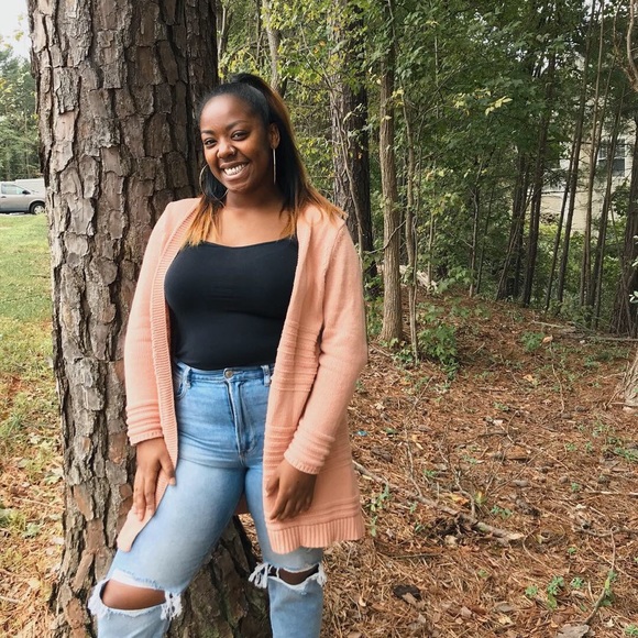 Profile Picture of Jordyn Williams (@jordyn_will12) on Poshmark