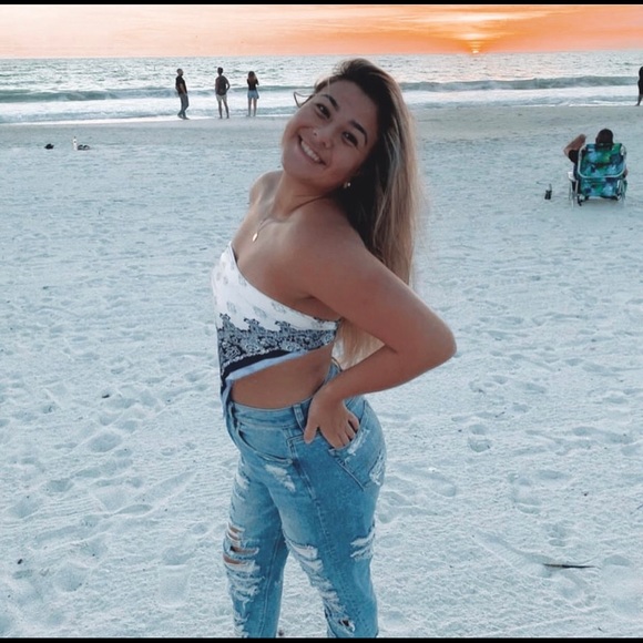 Profile Picture of Brianna Drucker (@briannardrucker) on Poshmark