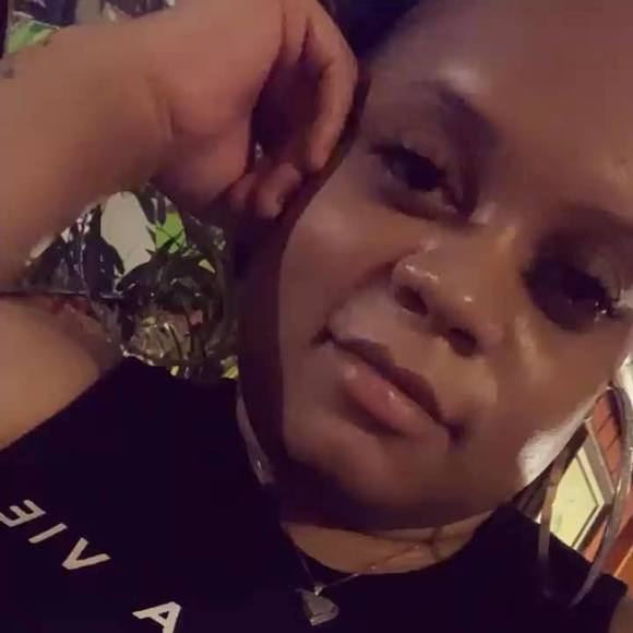 Profile Picture of Joneice Leeper (@janicelewis880) on Poshmark