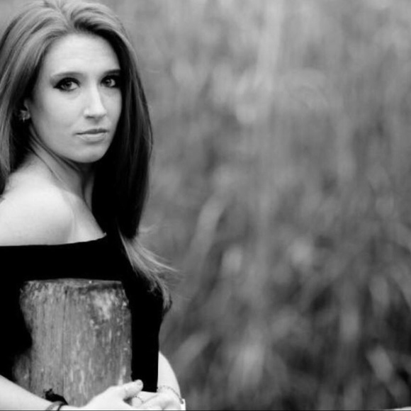 Julianne Rosato - Poshmark Profile Picture of Julianne Rosato (@juliannerosato) on Poshmark