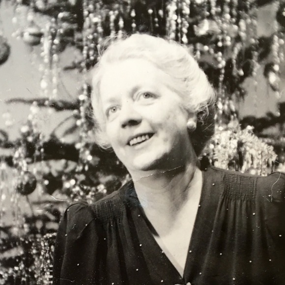 Profile Picture of Renee s Jaffarian (@soulful14) on Poshmark