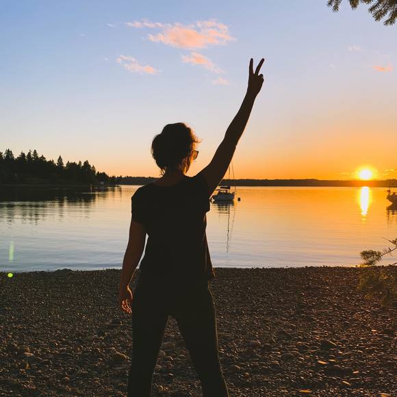 Profile Picture of Sam Wilkening levang (@slevang) on Poshmark