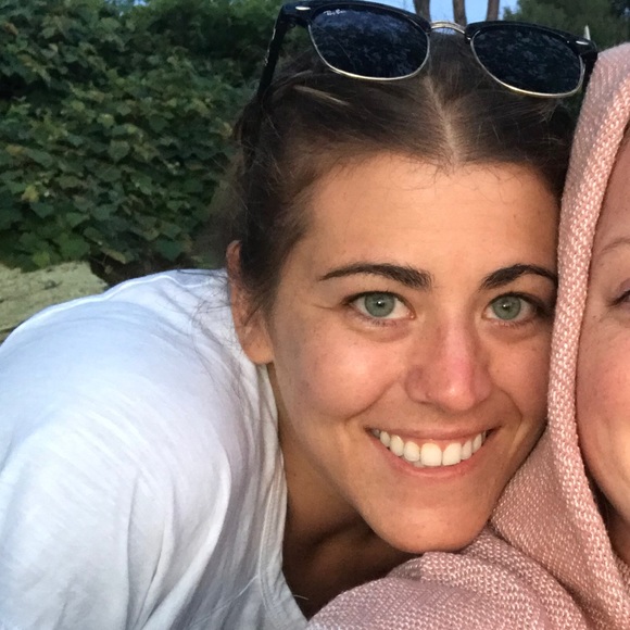 Profile Picture of Jillian Wayss (@jwayss) on Poshmark