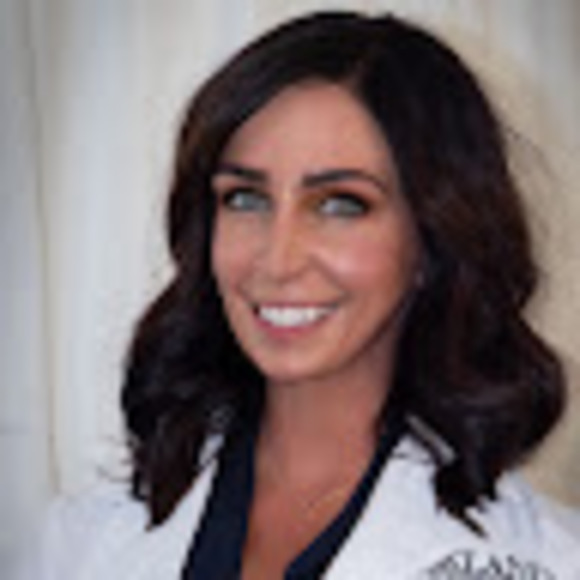 Profile Picture of Nicole Rusinowski (@nrusinowski) on Poshmark