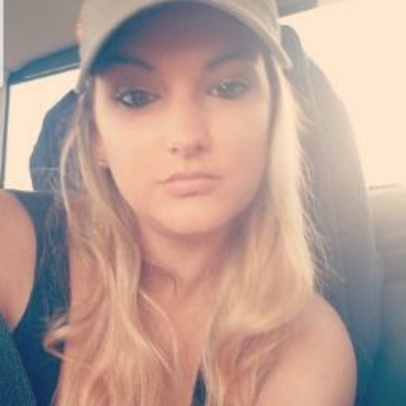 Profile Picture of Chelsea Elliott (@chlslltt0922) on Poshmark