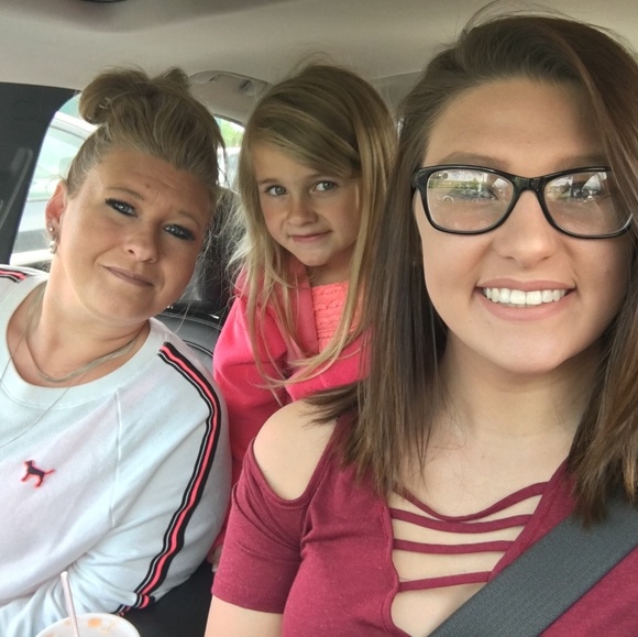 Profile Picture of Cyndee Teters (@havannahhoney) on Poshmark