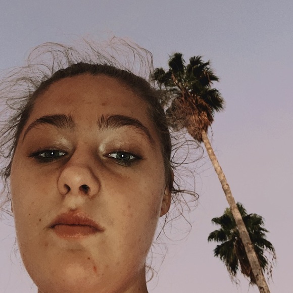 Alexia Behrens - Poshmark Profile Picture of Alexia Behrens (@alexiabehrens) on Poshmark