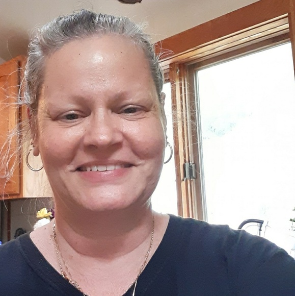 Profile Picture of Diane Schmelter (@daeschlimann425) on Poshmark