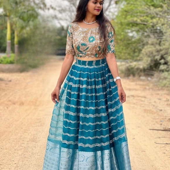 Profile Picture of Nagalakshmi Jalakam (@_lilly__smily_) on Poshmark