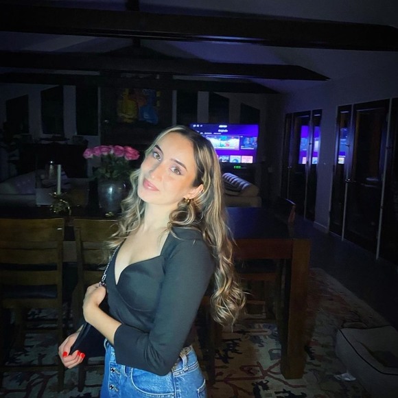 Profile Picture of Kristina Keheyan (@krisjasmine) on Poshmark