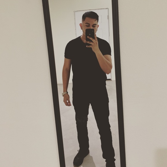 Profile Picture of Omar Zepeda (@dopekillabee12) on Poshmark