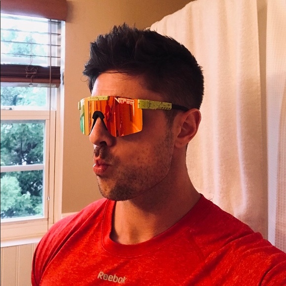 Profile Picture of Jonathan Maynard (@thegr8one55) on Poshmark