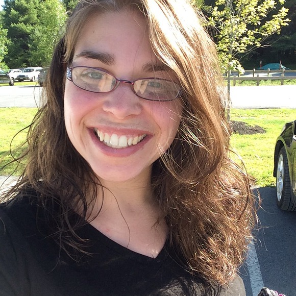 Profile Picture of Hannah Cerasoli (@bkwrm_275) on Poshmark