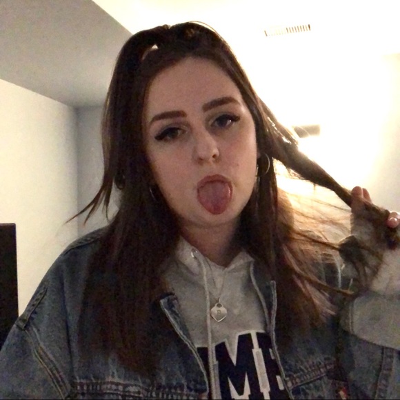 Profile Picture of Bre Coric (@brecoric) on Poshmark